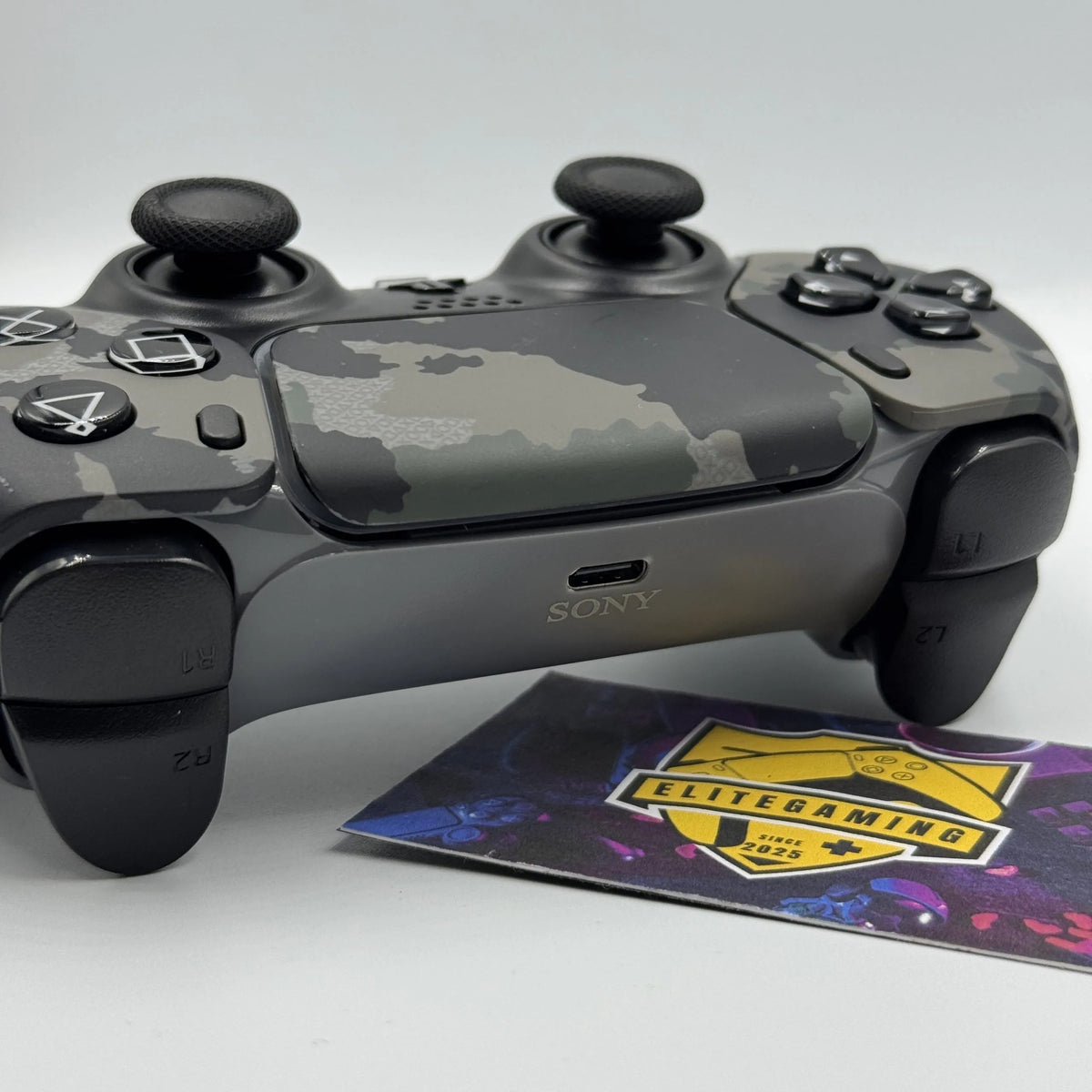 Mando PS5 Camuflaje Gris