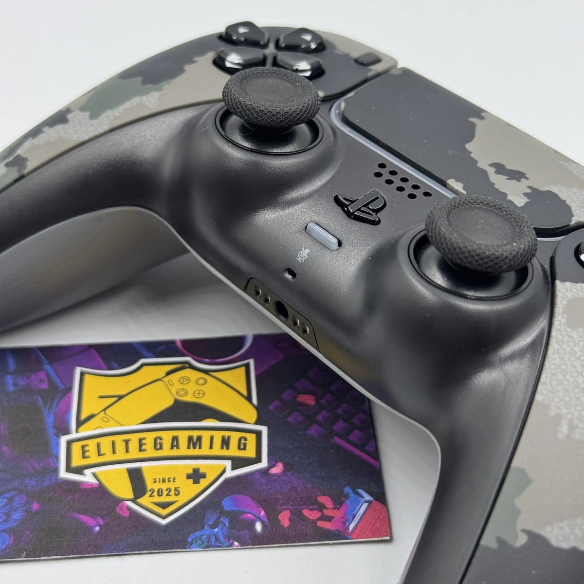 Mando PS5 Camuflaje Gris